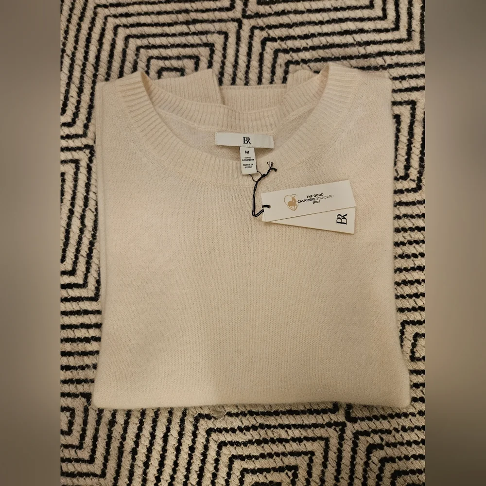 NWT Pristine Banana Republic Soft Cream 100% Cashmere Sweater- Size M - Picture 8 of 10